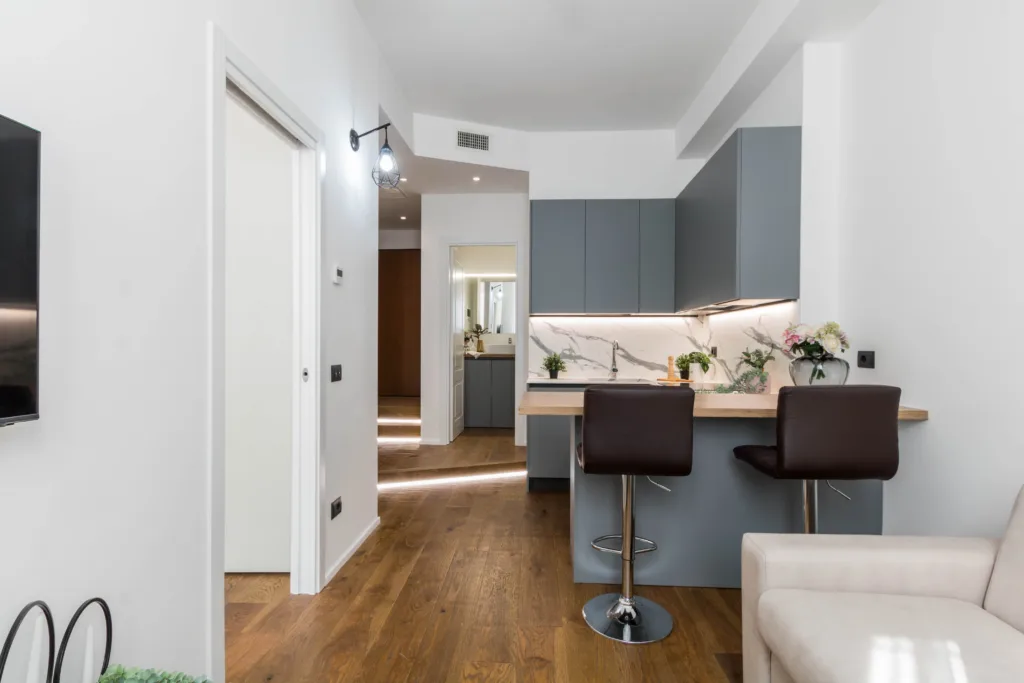 Cucina moderna di un appartamento in locazione breve a norma con gli adempimenti 2024