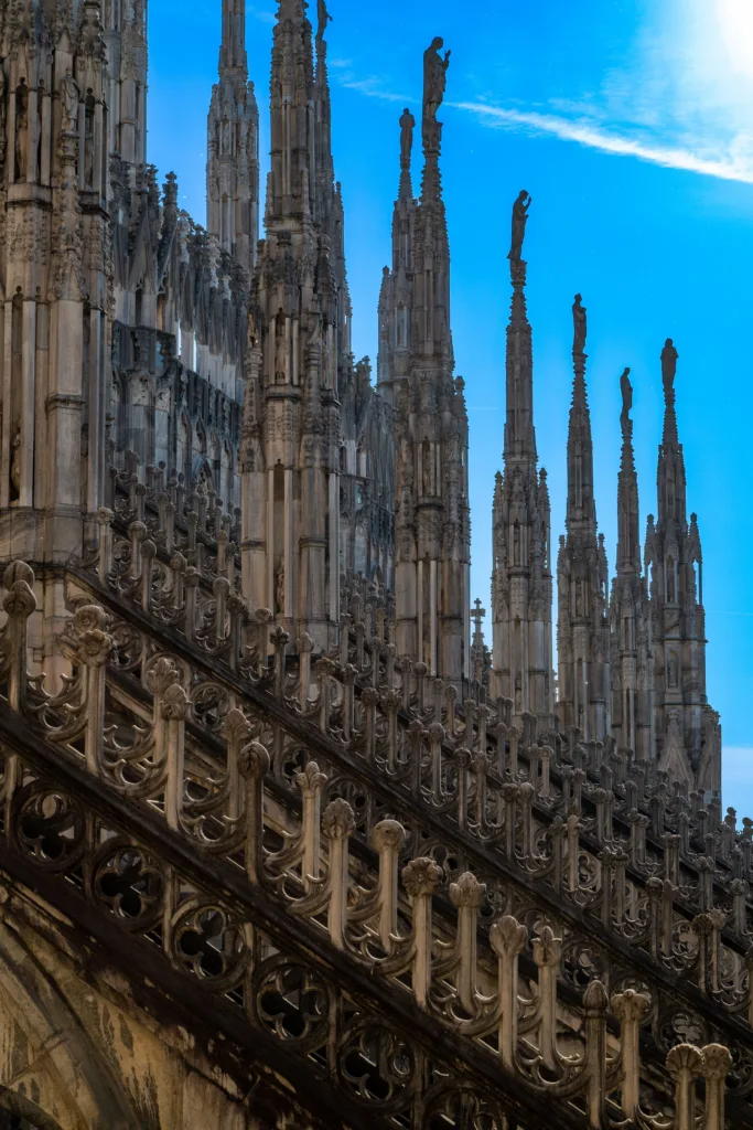 Guglie del Duomo di Milano, città dove è richiesto il modello RLI per le locazioni brevi